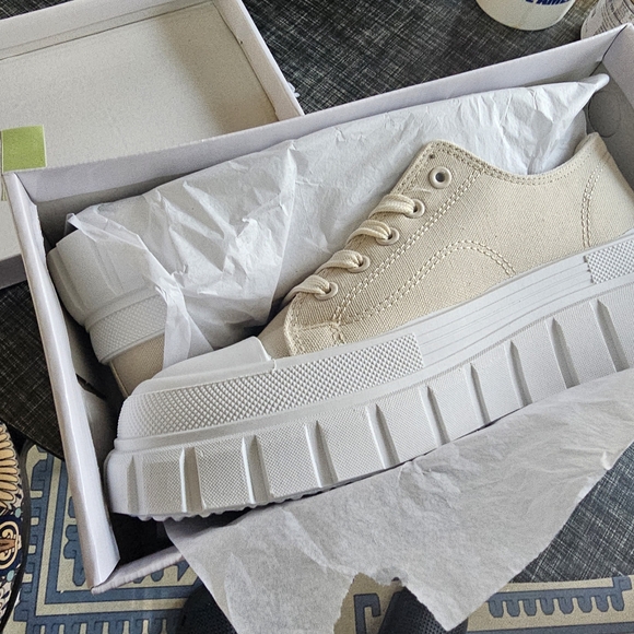 NIB canvas platform sneakers US 10 - Picture 2 of 7